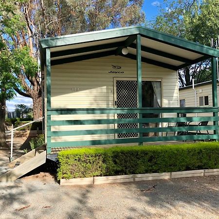 Tatura Cabin & Caravan Park Exteriör bild